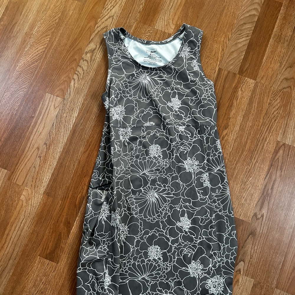 Active summer dress with zippered pocket